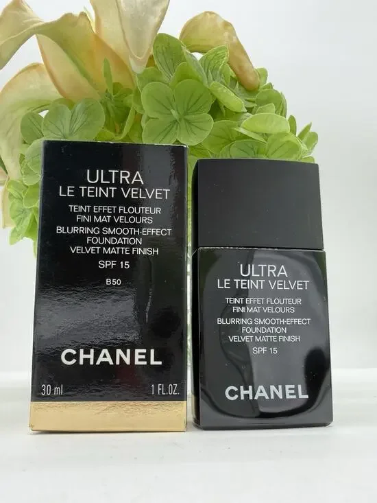 Chanel ULTRA LE TEINT VELVET Blurring Smooth-effect Foundation SPF 15 B50