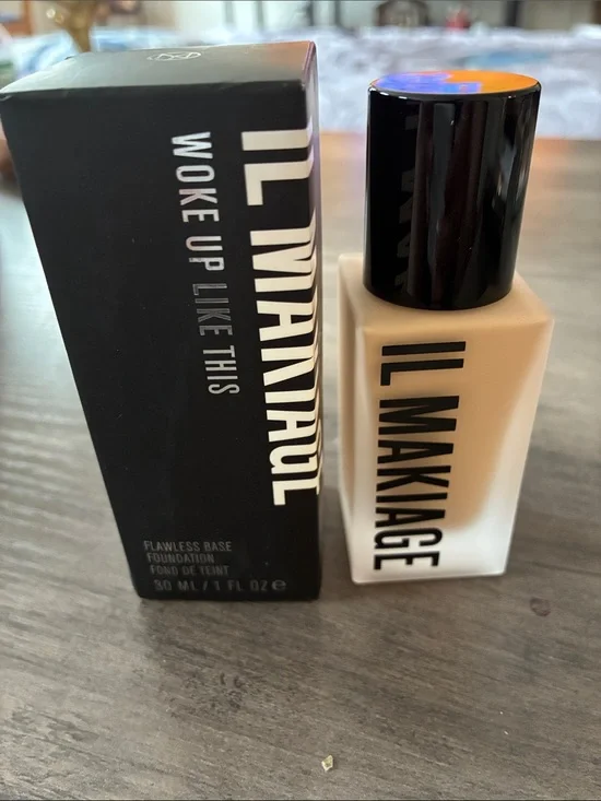 IL MAKIAGE Foundation Bottle in Light Beige