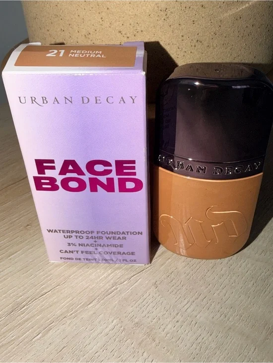 Urban Decay Face Bond Foundation 21 Medium Neutral