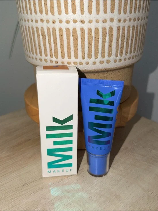 Milk Makeup HYDRO GRIP face skin tint in shade: 9