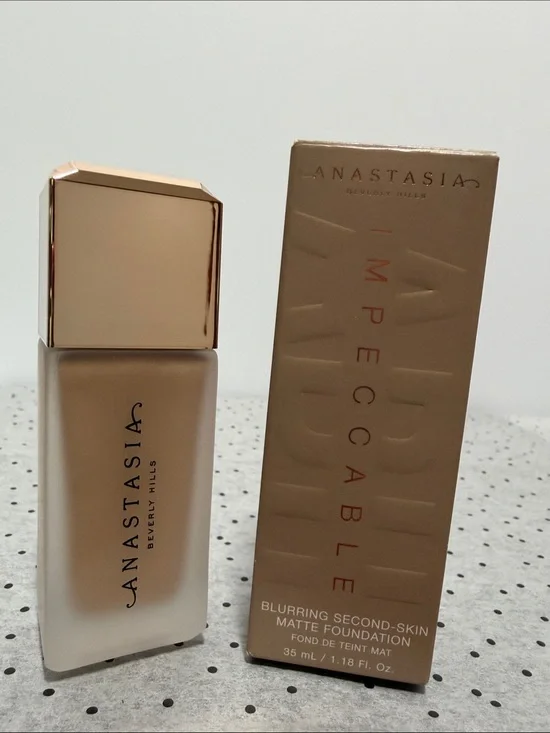 Anastasia Beverly Hills Foundation Blurring second skin matte 1CR nib