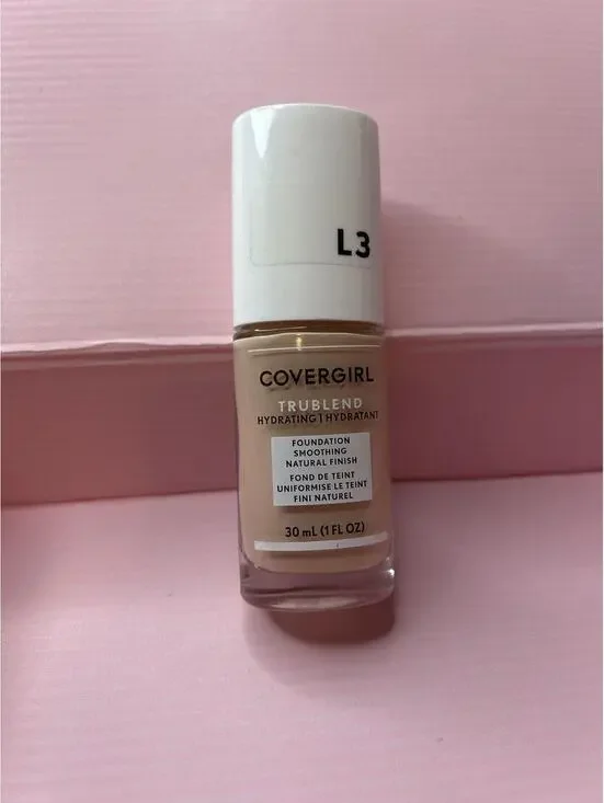 CoverGirl TruBlend Hydrating Foundation L3 30 mL Liquid Makeup