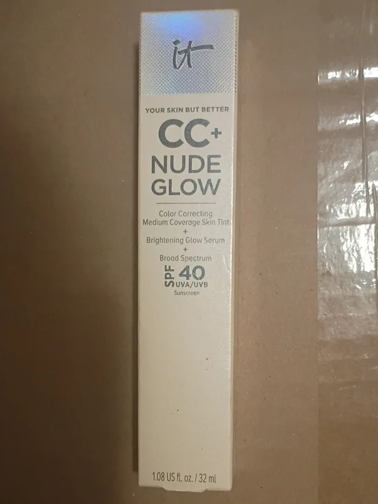 IT Cosmetics CC+ Nude Glow SPF 40 Color Correcting Skin Tint - Light