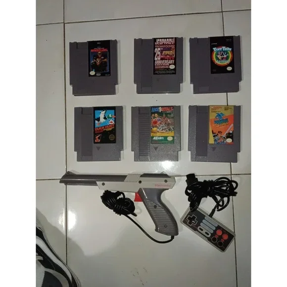 Nintendo NES lot 6 games And Zapper And Controller