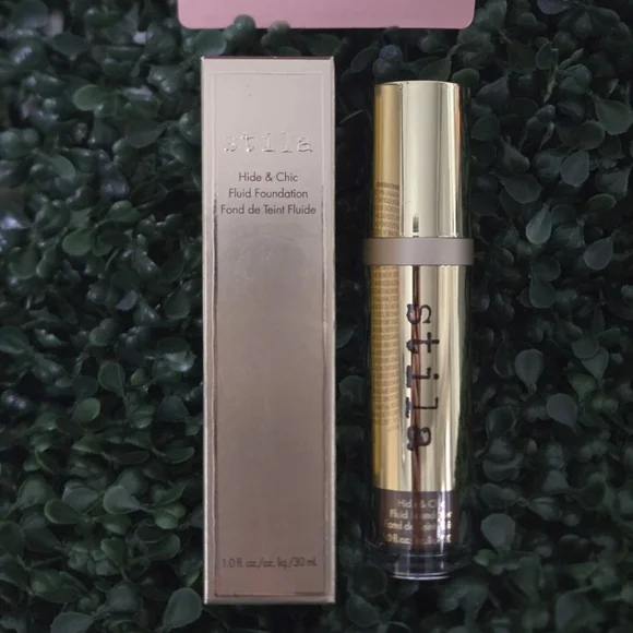​ STILA Hide & Chic Fluid Foundation • DEEP 4 NIB