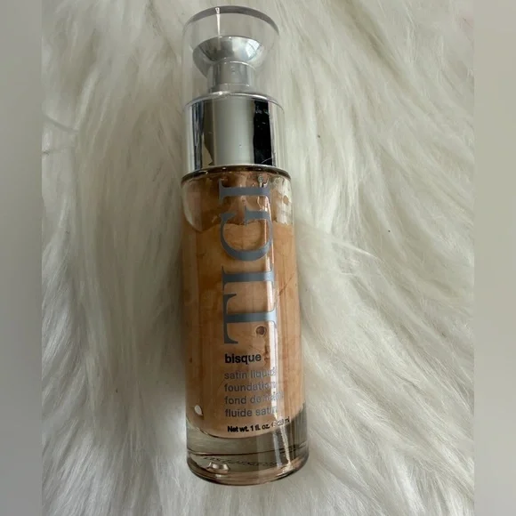 💙3/$20 TIGI Satin Liquid Foundation - Bisque