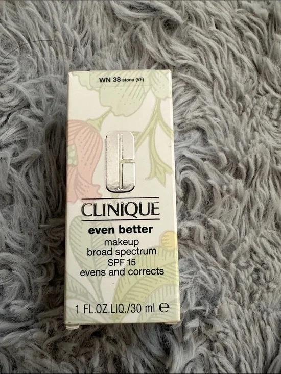 Clinique Even Better Makeup - Light Floral Box (WN 38 Stone)