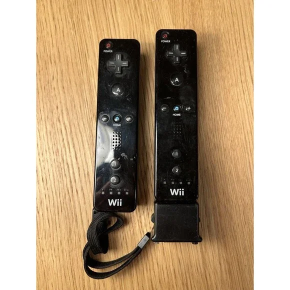 Nintendo Wii 2x Remote Controller , Nunchuck And Wii Sensor, 3x Case - UNTESTED
