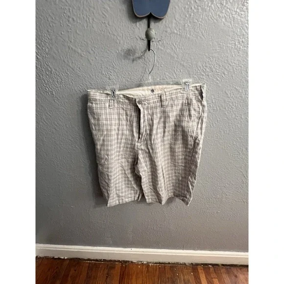 J Crew Gray White  Plaid Shorts Mens Size 34 Inseam 10.5 Inches