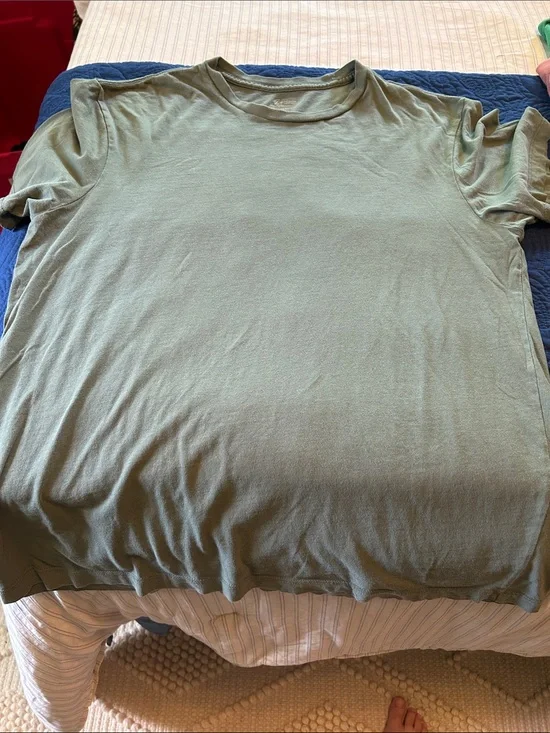 J. Crew Men's Short Sleeve Crew T-Shirt in Olive