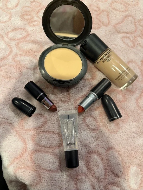 MAC Cosmetics Women Makeup Set in Beige and Nude Shades