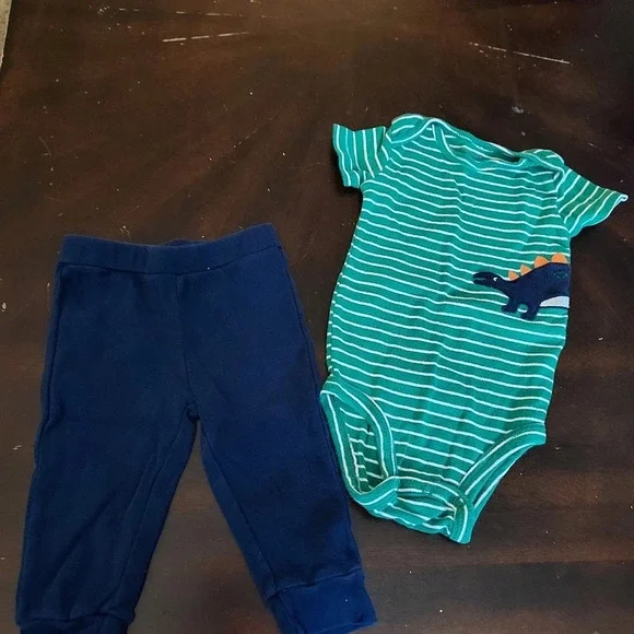 Carter's 2-Piece Striped Bodysuit with Dino and Pant Set in Size 6M