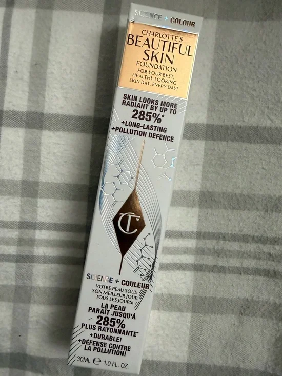 02 Warm Chaud  Charlotte Tilbury Beautiful Skin Foundation