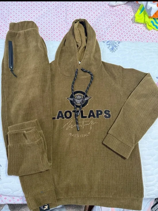 Boy’s 2 sets of winter sweatshirt and bottom check the pictures