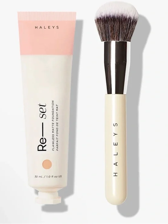 Haleys Matte Mastery Oil Control Foundation Duo Kabuki brush and 3.25