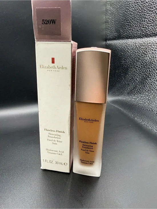 Elizabeth Arden Flawless Finish Skincare Foundation - 520W