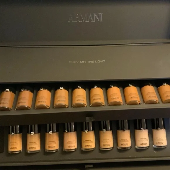 NEW ARMANI Luminous Silk Foundation 1 Fl Oz Perfect Natural Glow SHADE 11.4