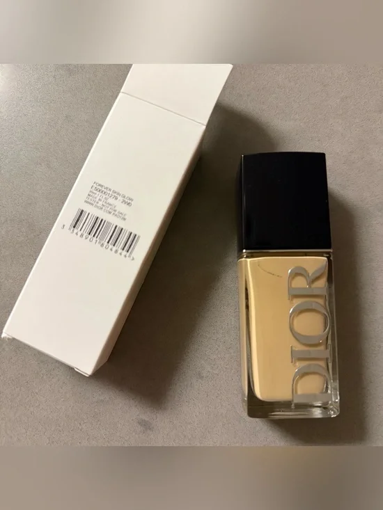 2WO Dior Forever Skin Glow Foundation