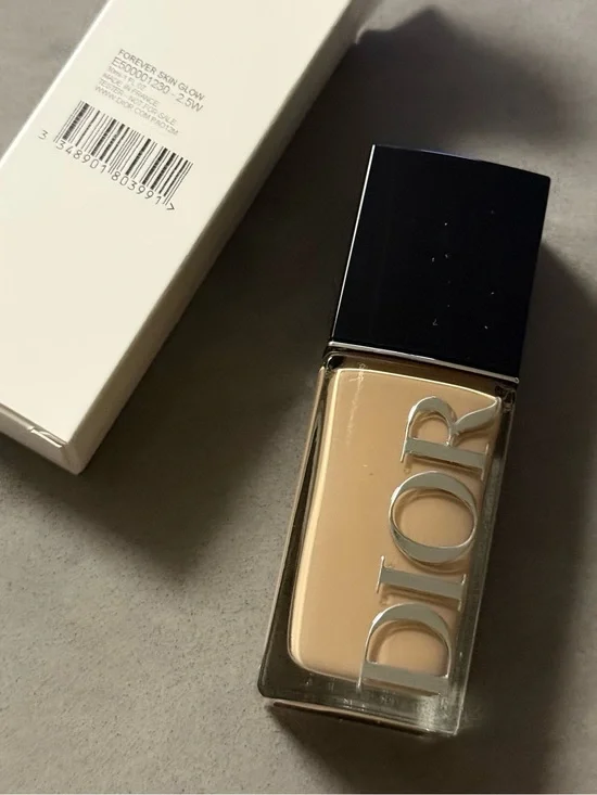 2.5W Dior Forever Skin Glow Foundation