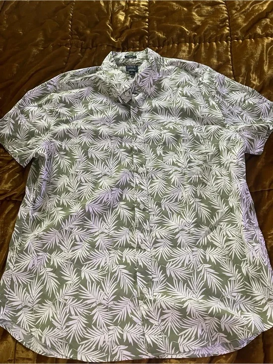 J. Crew Green Short-Sleeve Palm Leaf Button-Up Shirt with White Print