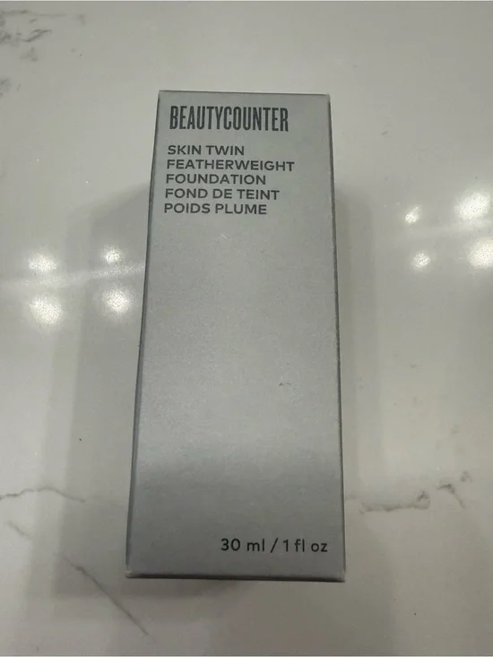 Beautycounter Skin Twin Foundation Light 210 New
