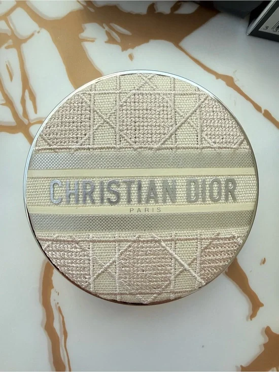 DIOR Forever Mirrored Cushion Foundation Beige Embroidered PLUS FOUNDATION #0N