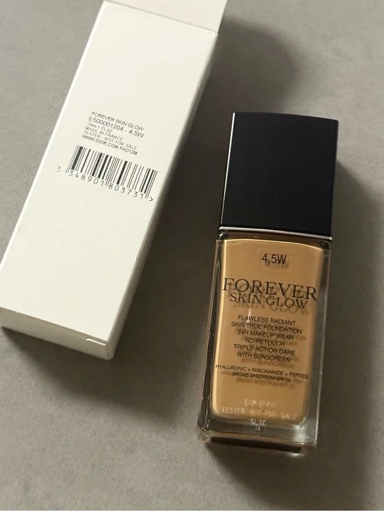 4.5W Dior Forever Skin Glow Foundation