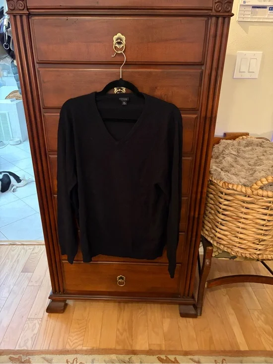 J.Crew Men's 100% merino wool black   V-Neck Sweater   size Xl