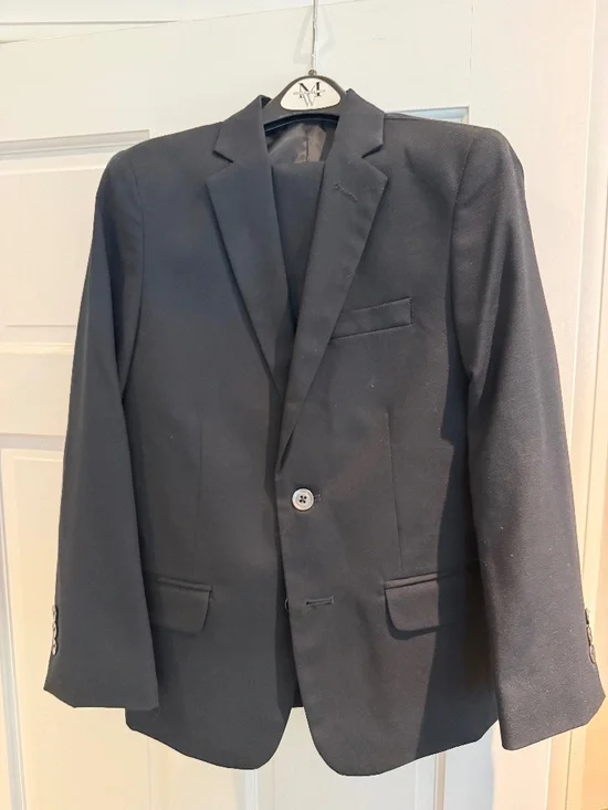 Calvin Klein Boys suit w/shirt size 10 Navy worn once