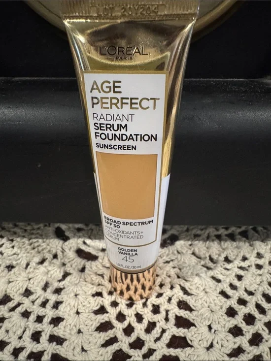 L'Oreal Age Perfect Radiant Serum Foundation - Golden Vanilla 45