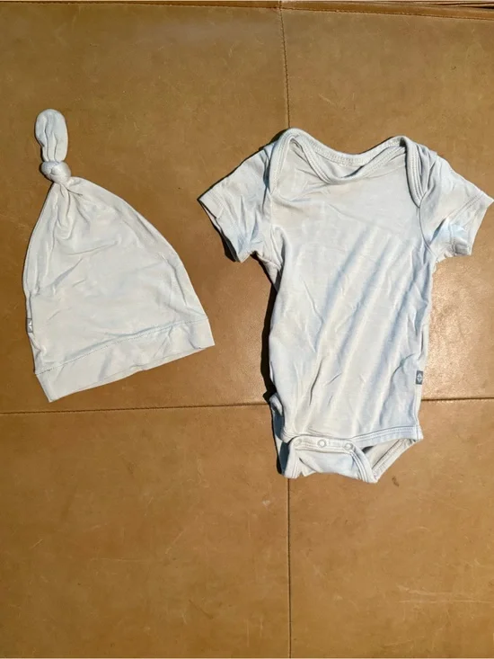 Kyte Baby Onesie and Hat 0-3M