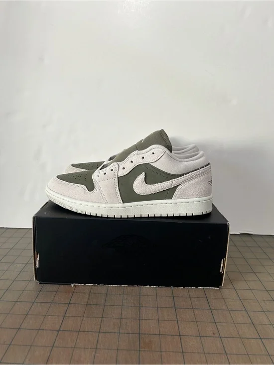 Air Jordan 1 Low ‘Medium Olive’