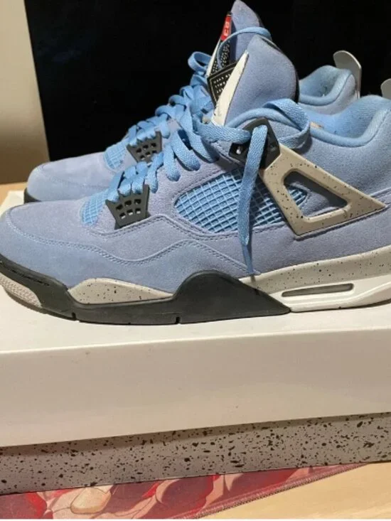 Air Jordan 4 Retro University Blue (UNC)