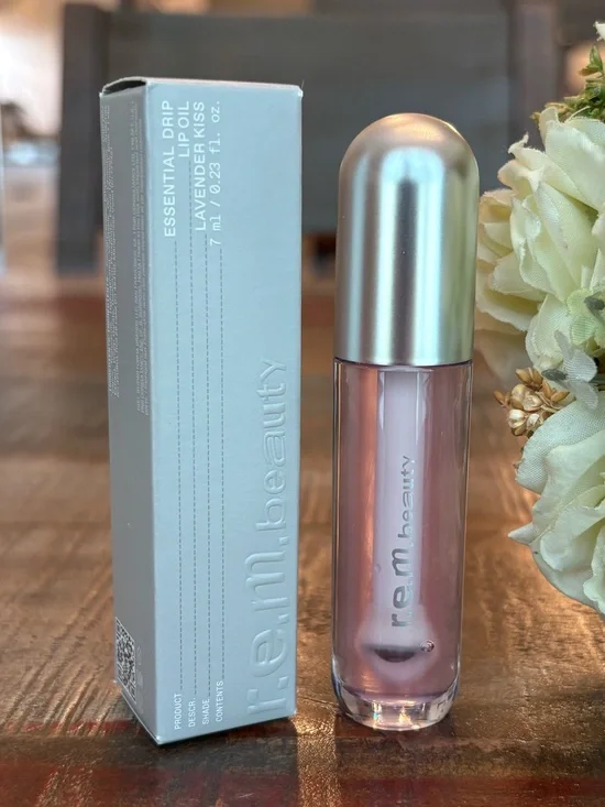 NEW r.e.m. BEAUTY Essential Drip LIP OIL in LAVENDER KISS 💋 rem!