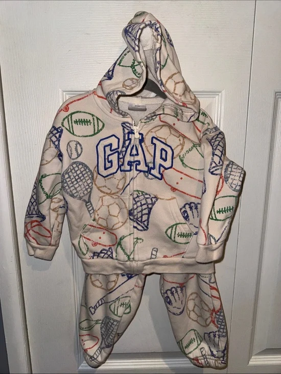 GAP baby Cream Kids Hoodie & Joggers with Multicolor Sports Motif