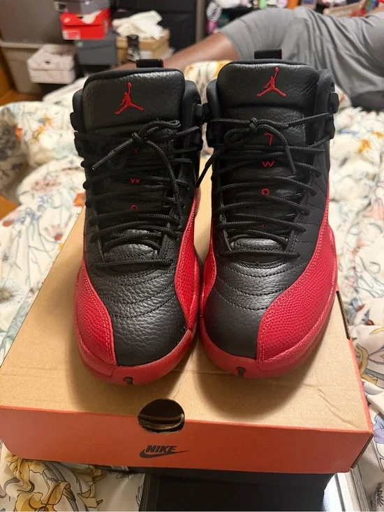 Jordan 12’s Black and Red 8.5 in men only worn once great condition