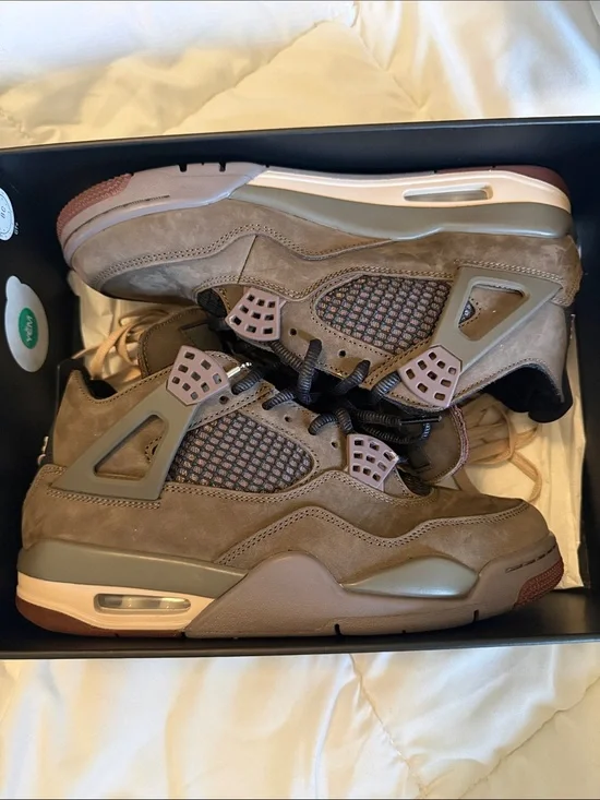 Jordan 4 Retro Sneaker in Brown and Mauve Accents