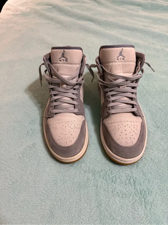 Air Jordan 1 Mid SE Coconut Milk /Particle Gray sneakers