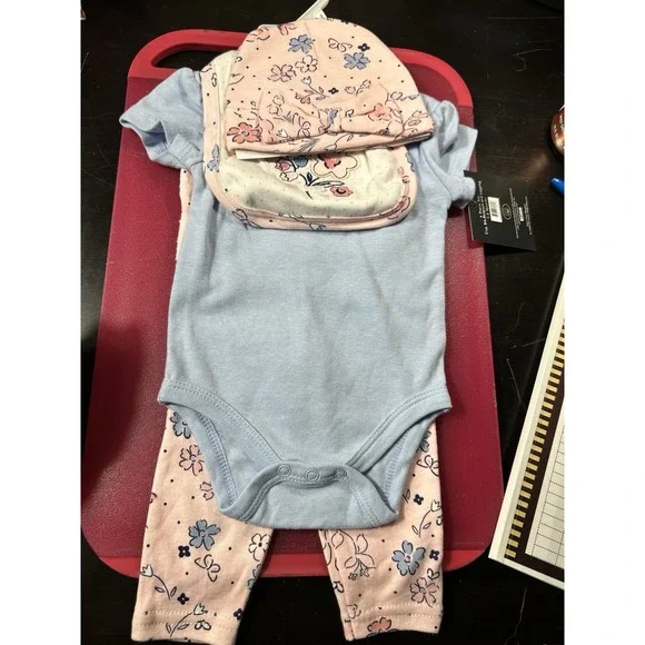 Laura Ashley Set 3-6 Months Four Piece Set New‎