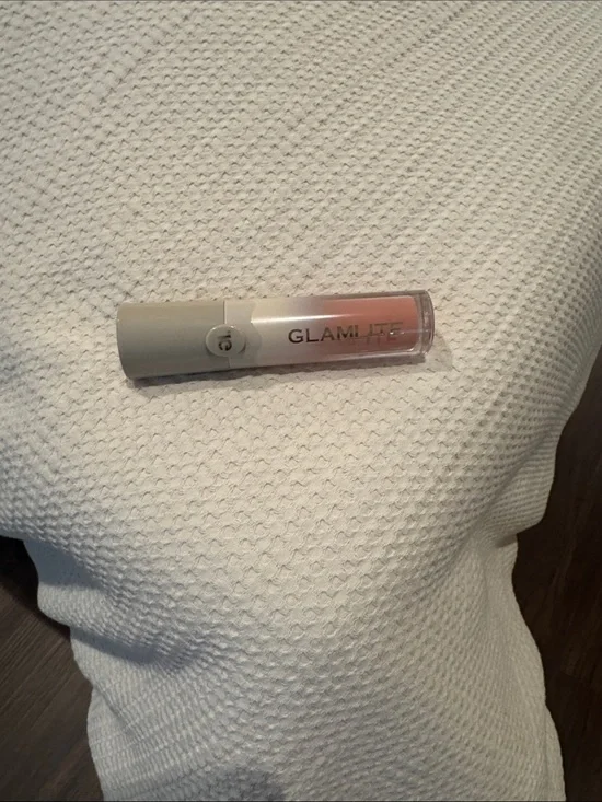 GLAMLITE Glossy Lip Gloss