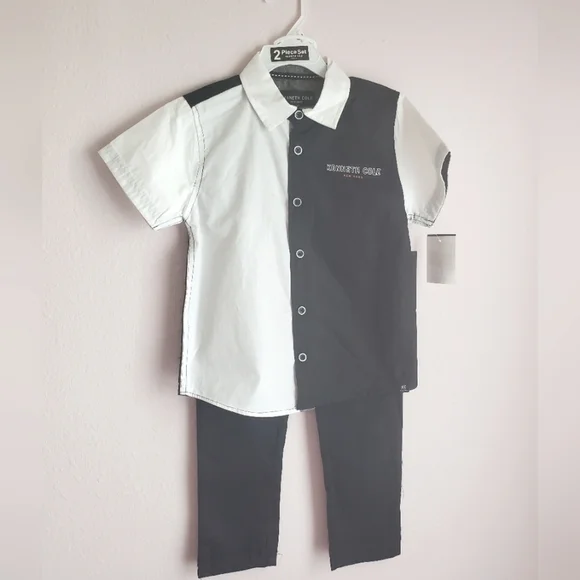 Reaction Kenneth Cole 2 peice set.
