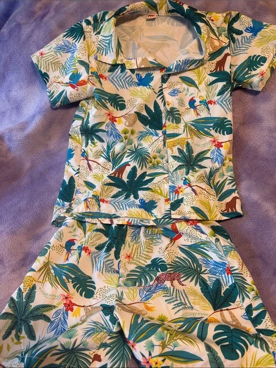 Kids Tropical Print Matching Set in White and Green that’s like a size 5/6