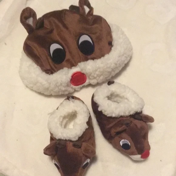 Rudolph the red nose reindeer slippers and hat infant set