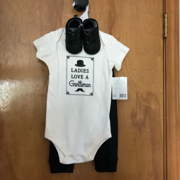 Boy’s 9-12 months coordinating 3 piece set which includes shoes