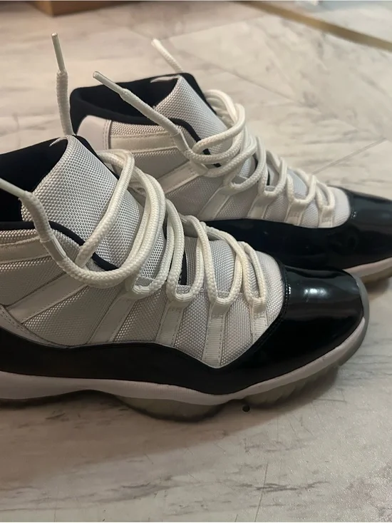 Nike Air Jordan 11’s - Men’s size 10