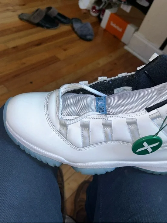 Retro Jordan 11 (2024) legend blue -STOCK X-