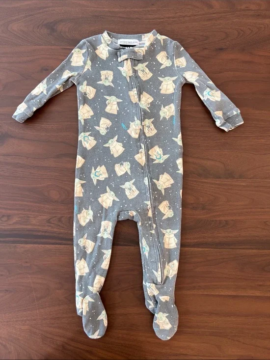 Pottery Barn Kids Gray Baby Yoda All-Over Print Footed One-Piece, 6-9 months