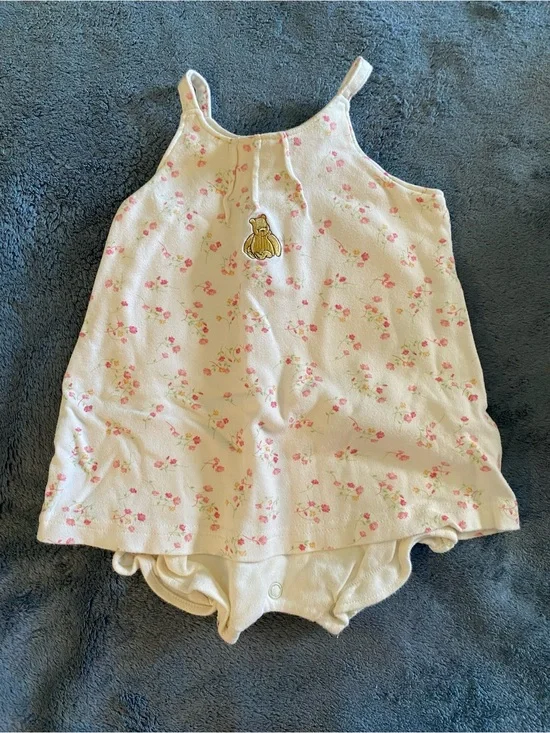 Vintage Y2K Disney Winnie the Pooh Cream Floral Baby Girl Romper, size 9 months