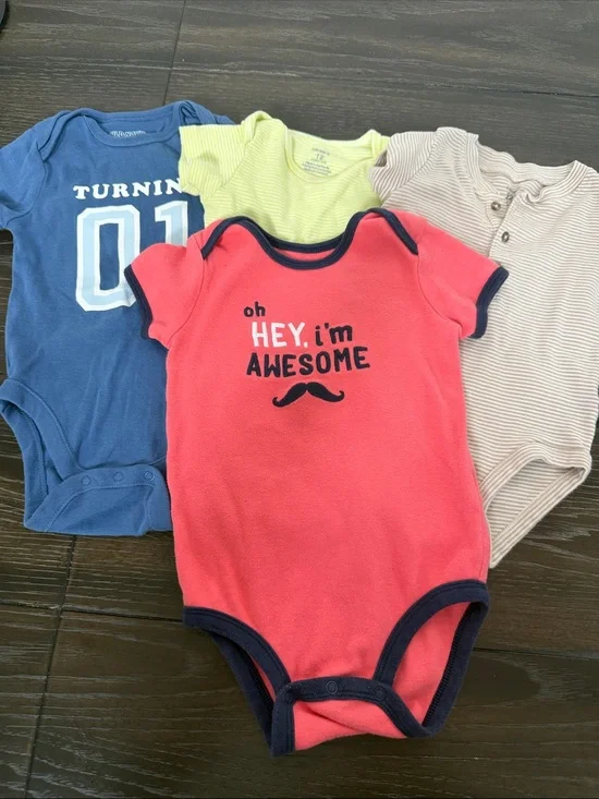 4 baby onesies 12-18 months different brands bodysuits blue green red brown