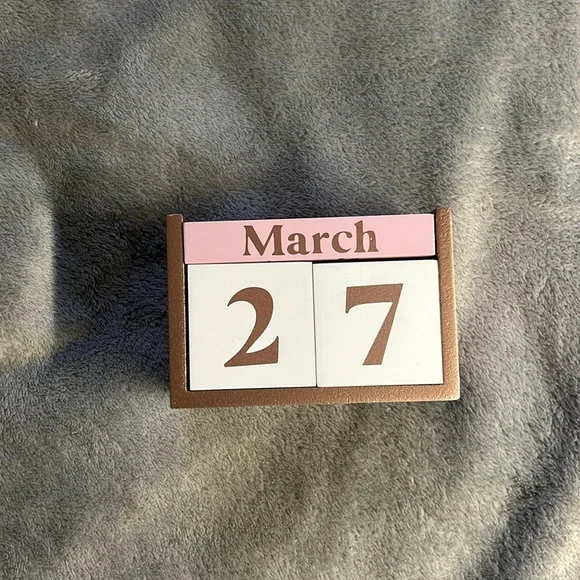 Small desk block calendar
